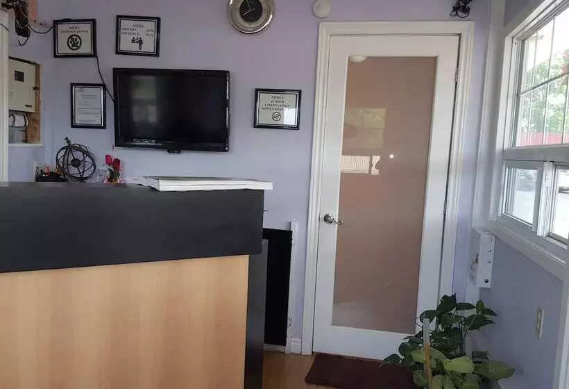 هتل Niagara Inn & Suites