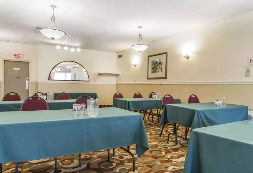 Quality Hotel & Suites