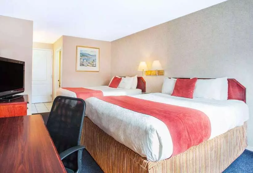 ホテル Ramada Limited 100 Mile House