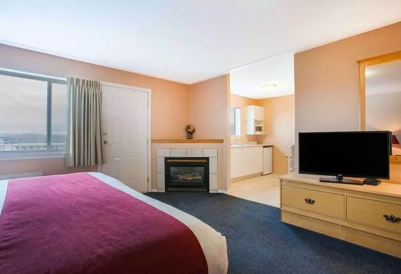 ホテル Ramada Limited 100 Mile House