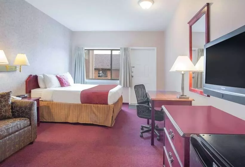 ホテル Ramada Limited 100 Mile House