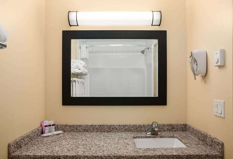 فندق Ramada Golden