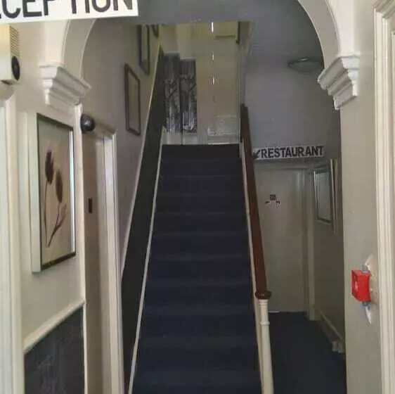 فندق Savoy Court