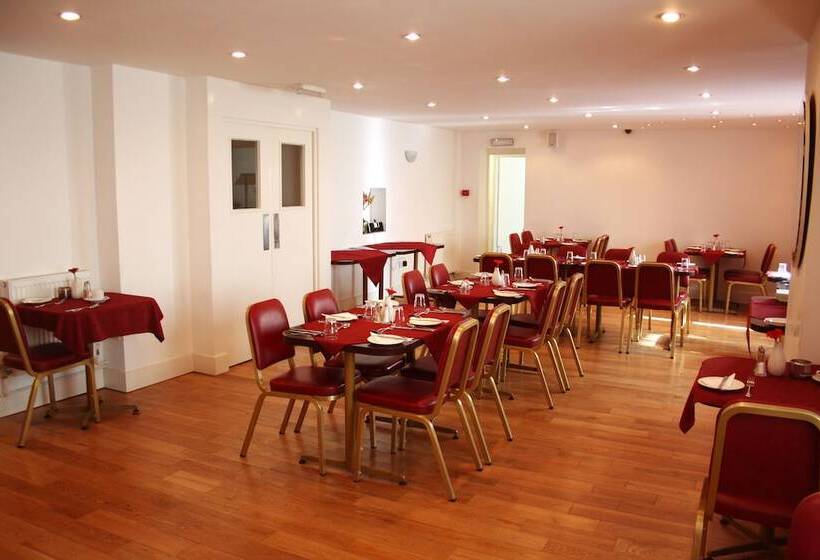 Отель Savoy Court