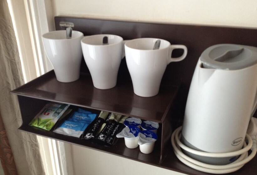 Отель Savoy Court