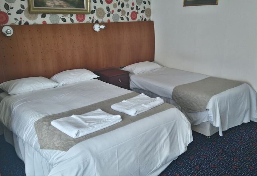 Отель Savoy Court