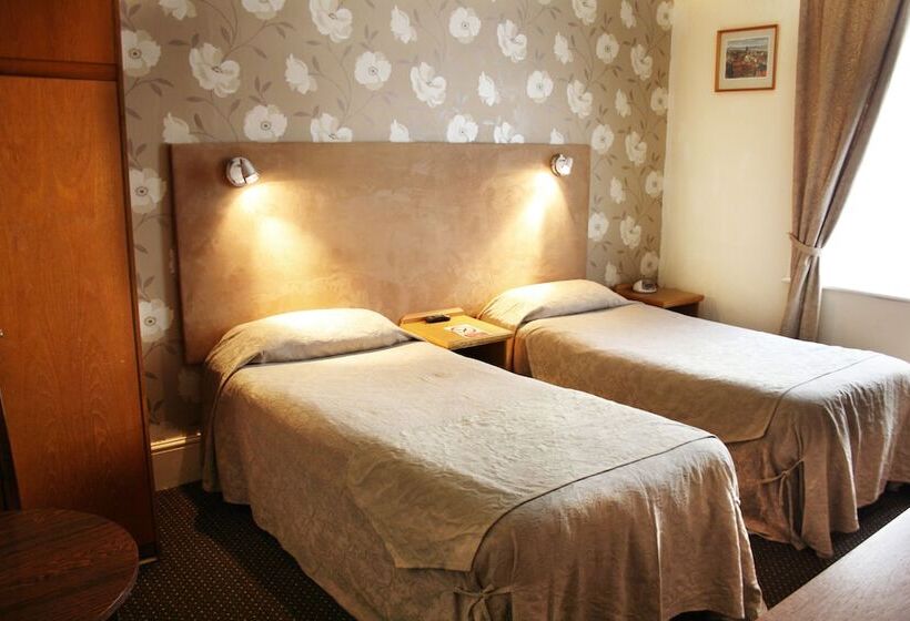 Отель Savoy Court