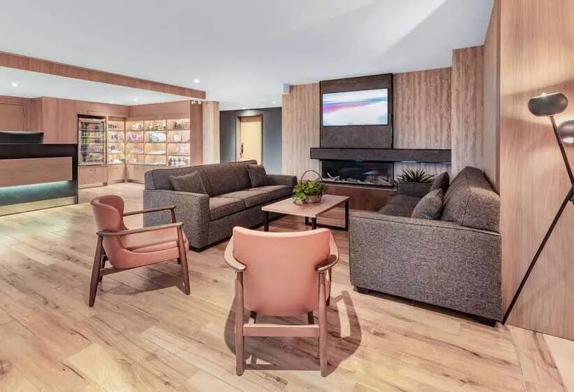 ホテル Super 8 By Wyndham Cornwall On