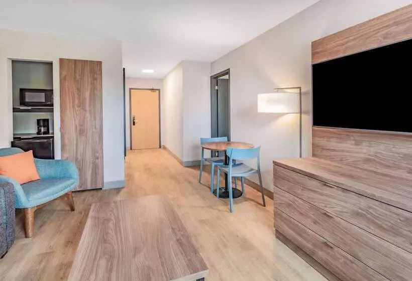 ホテル Super 8 By Wyndham Cornwall On