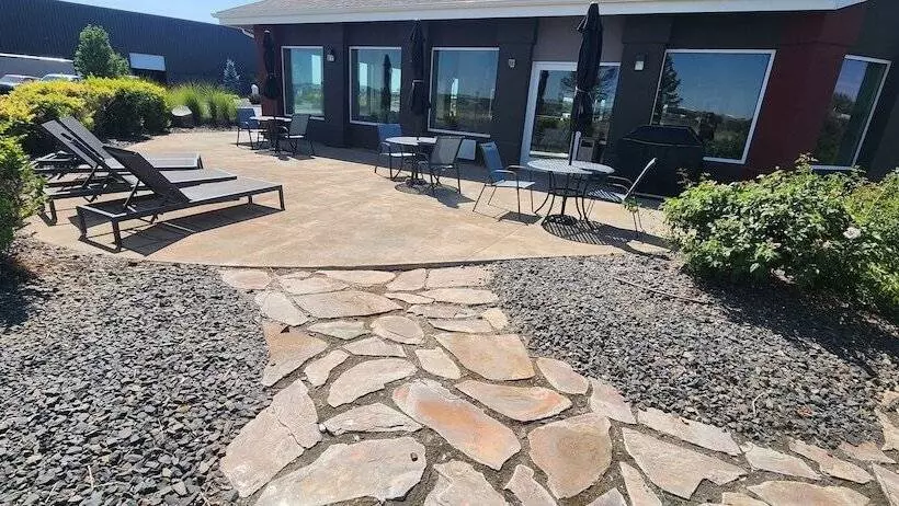 호텔 Ten Pin Inn & Suites