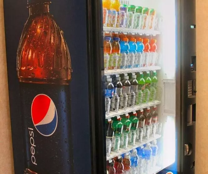 호텔 Ten Pin Inn & Suites