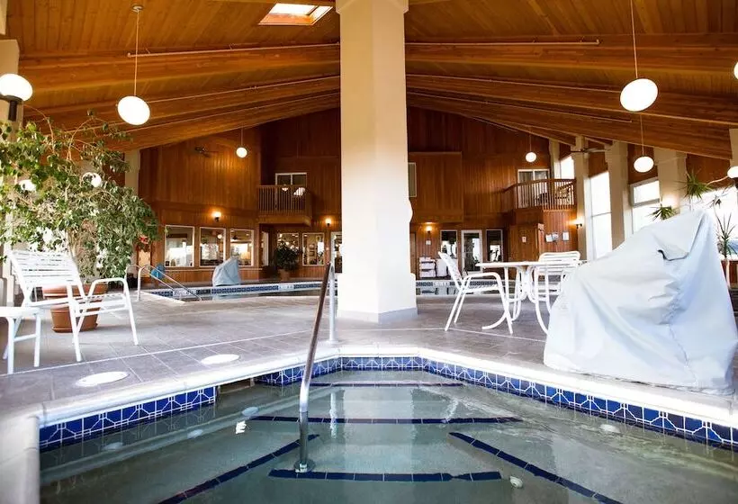 호텔 Ten Pin Inn & Suites