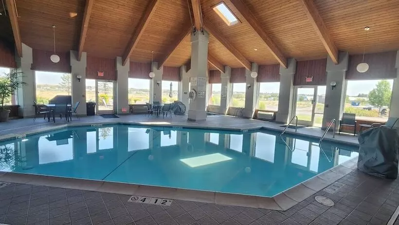 호텔 Ten Pin Inn & Suites