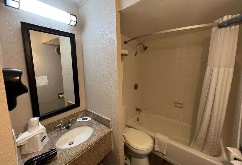 בית מלון כפרי Travelodge By Wyndham Aberdeen