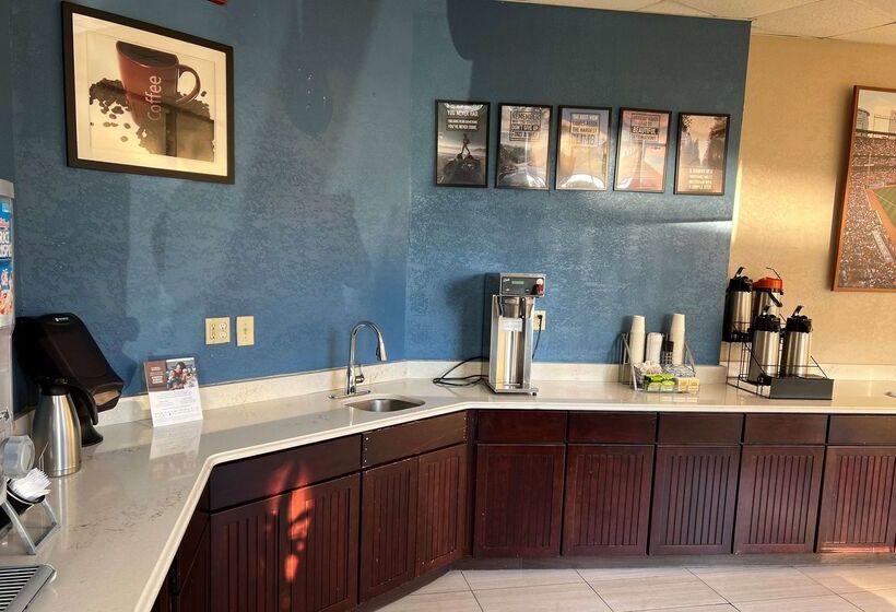 فندق Travelodge By Wyndham Aberdeen