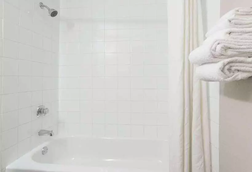 Motel Super 8 By Wyndham Kamloops On The Hill