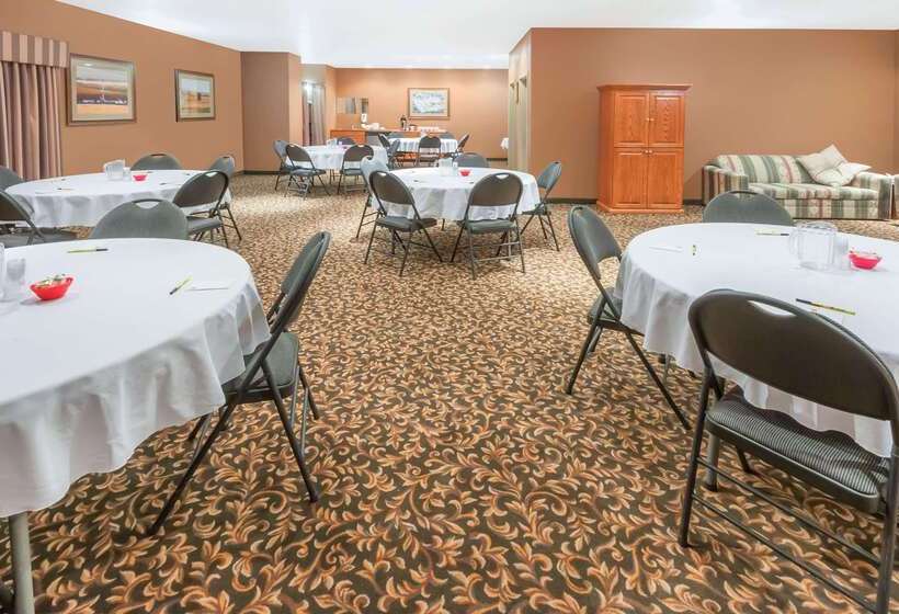 모텔 Super 8 By Wyndham Three Hills Ab