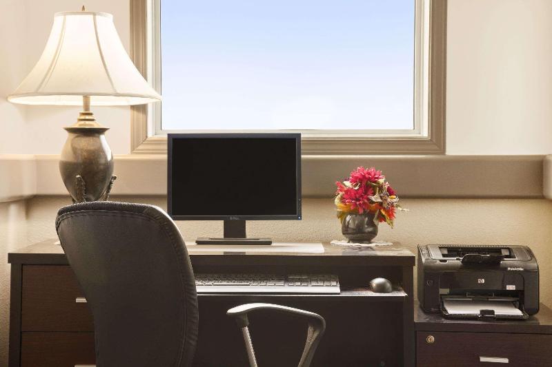 מוטל Super 8 By Wyndham Whitecourt