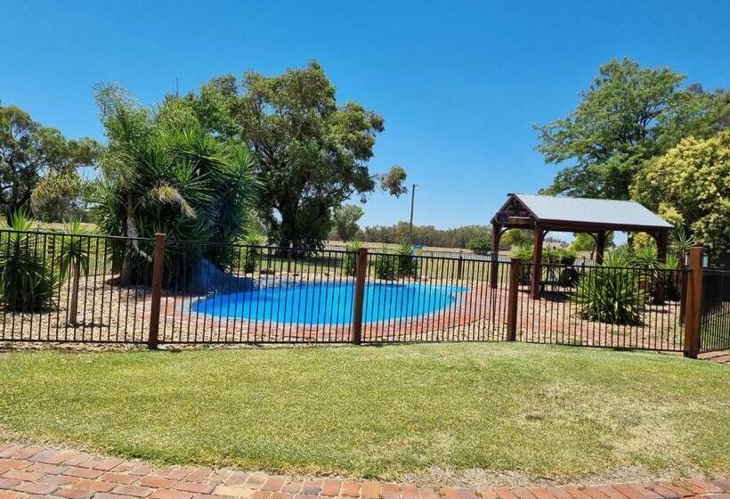 فندق على الطريق Australian Homestead Motor Lodge