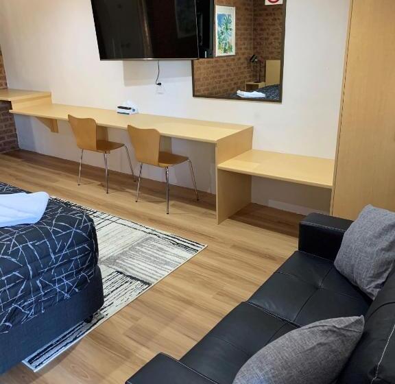 モーテル Colonial Motor Inn