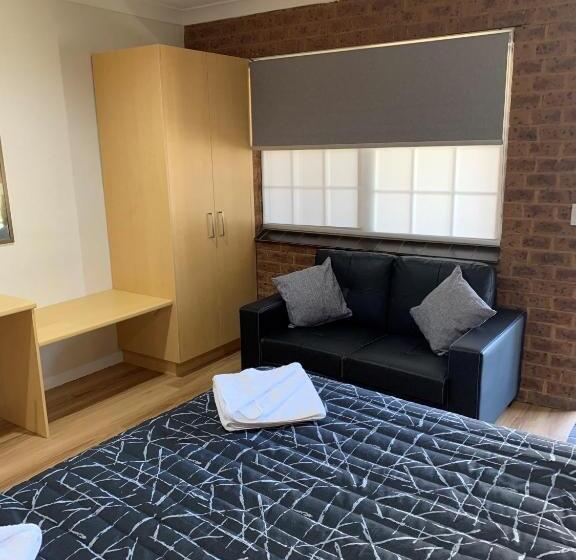 モーテル Colonial Motor Inn