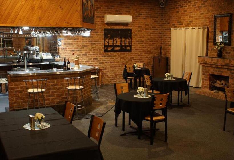 モーテル Colonial Motor Inn