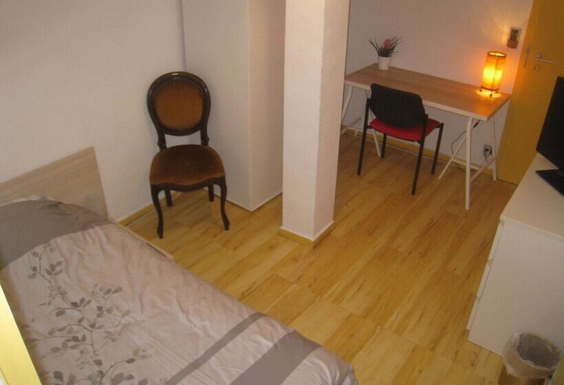 住宿加早餐  Chambres Privatives Chez L Habitant