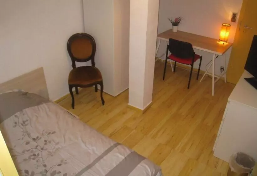 ベッドアンドブレックファースト Chambres Privatives Chez L Habitant