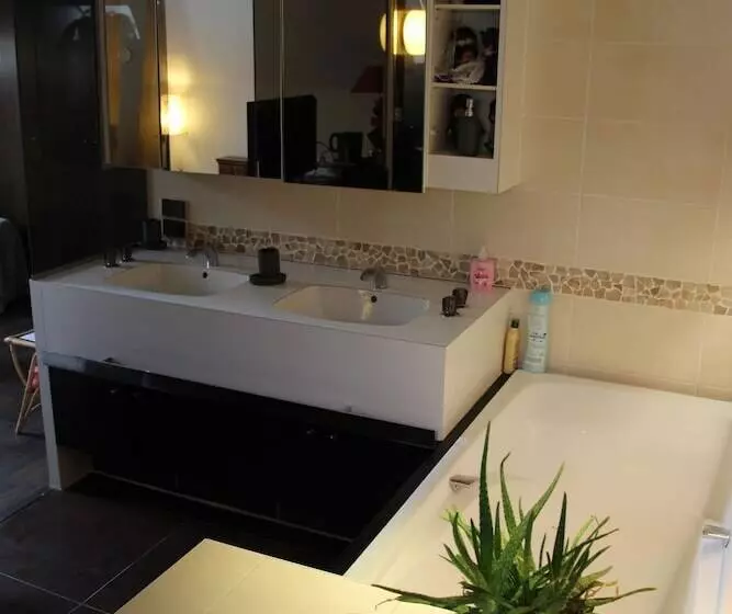 ベッドアンドブレックファースト Chambres Privatives Chez L Habitant