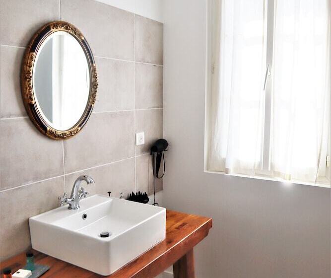 تختخواب و صبحانه L Auberge Du Croissant