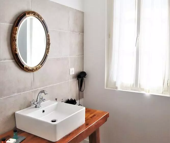 Aamiaismajoitus (B&B) L Auberge Du Croissant