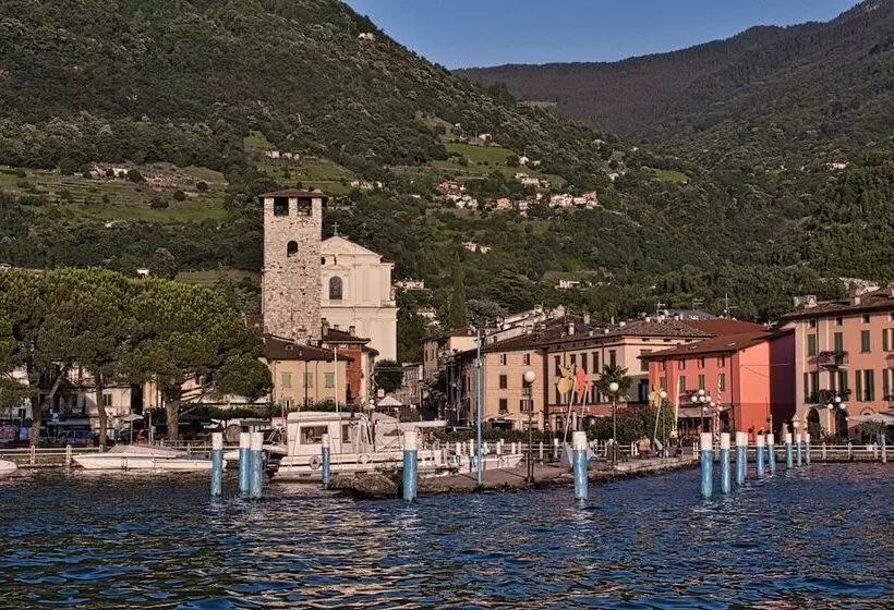 Aamiaismajoitus (B&B) Tramonti E Lago