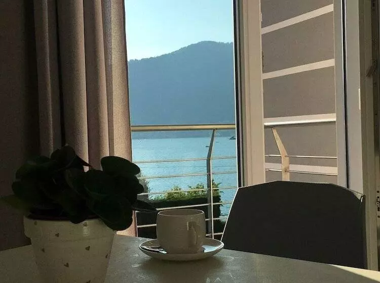 Aamiaismajoitus (B&B) Tramonti E Lago