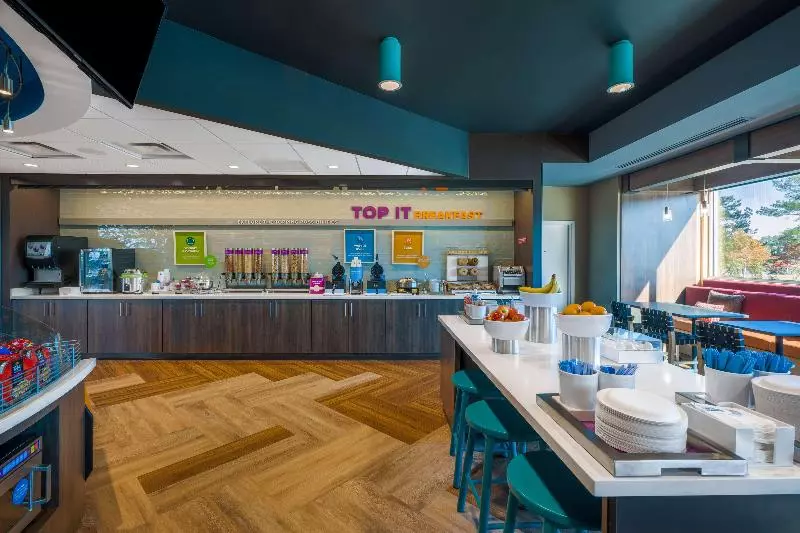 هتل Comfort Inn & Suites Savannah Airport