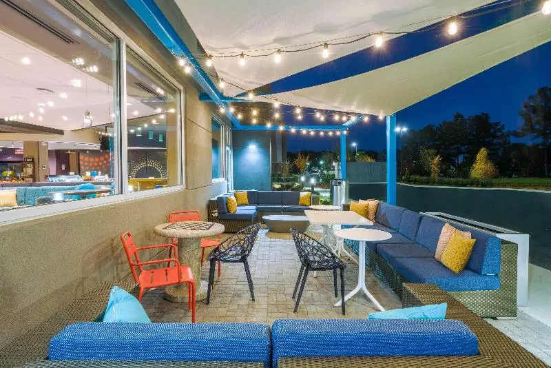 هتل Comfort Inn & Suites Savannah Airport