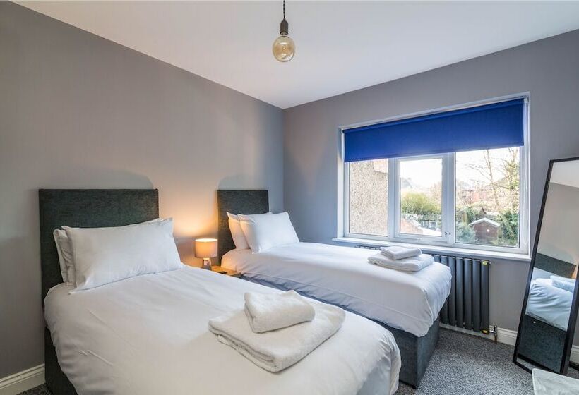 پانسیون 30 Charnwood Avenue