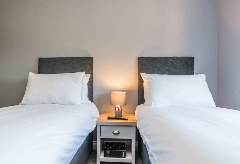 پانسیون 30 Charnwood Avenue