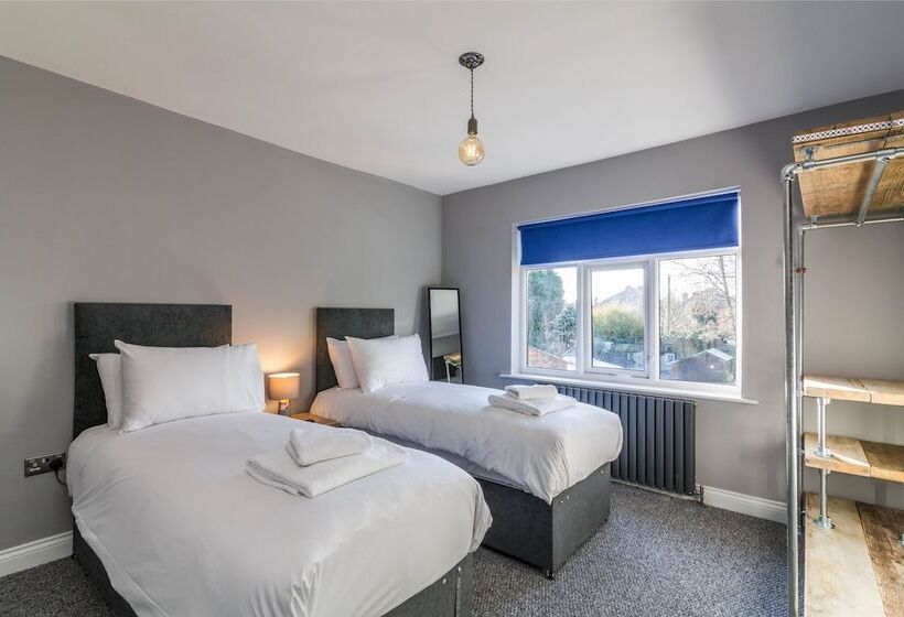 پانسیون 30 Charnwood Avenue