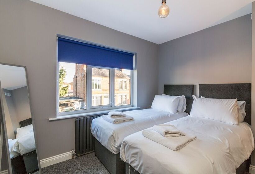 پانسیون 30 Charnwood Avenue