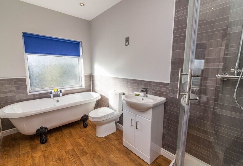 پانسیون 30 Charnwood Avenue