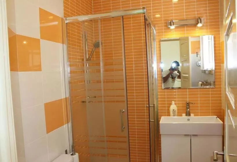 پانسیون Residence Metro Alameda