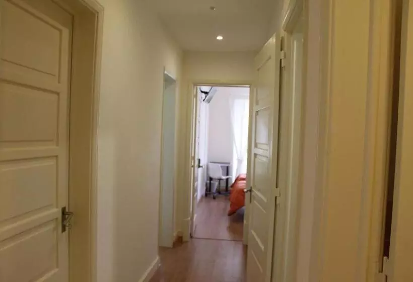 پانسیون Residence Metro Alameda