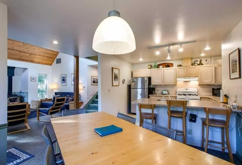 19mbr   Hot Tub   Sauna   Bbq   Pets Ok   Wifi   Sleeps 10