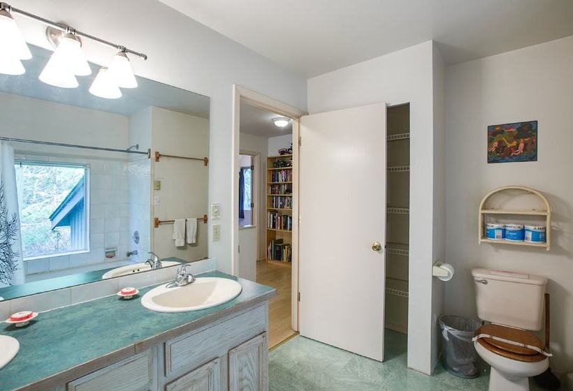 19mbr   Hot Tub   Sauna   Bbq   Pets Ok   Wifi   Sleeps 10