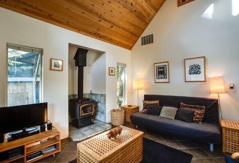 19mbr   Hot Tub   Sauna   Bbq   Pets Ok   Wifi   Sleeps 10