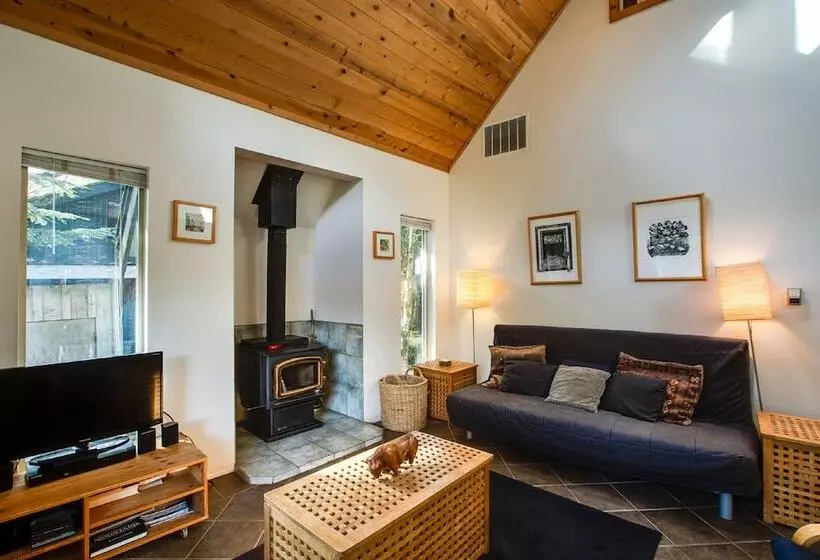 19mbr   Hot Tub   Sauna   Bbq   Pets Ok   Wifi   Sleeps 10