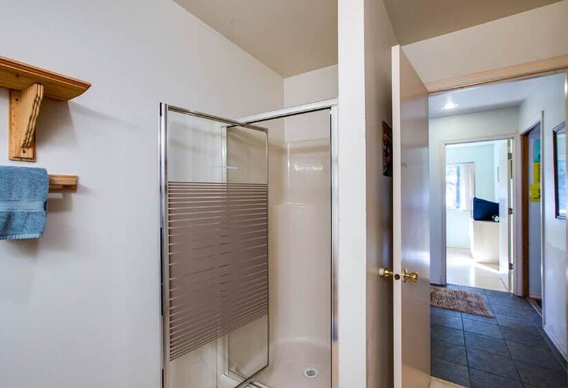 19mbr   Hot Tub   Sauna   Bbq   Pets Ok   Wifi   Sleeps 10