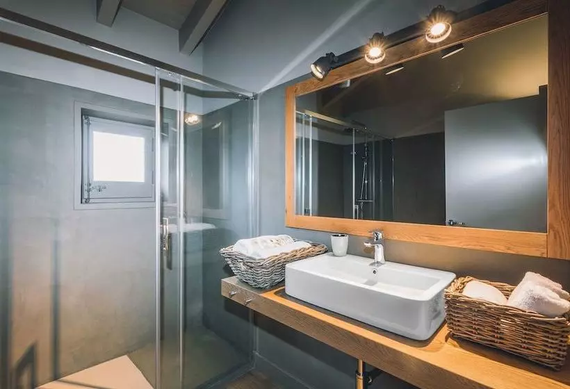 Intrepid Hotel Rural