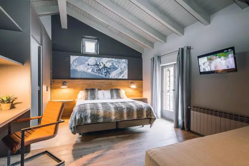 Intrepid Hotel Rural