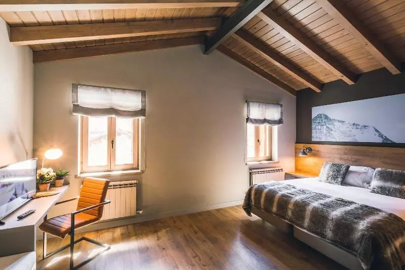 Intrepid Hotel Rural